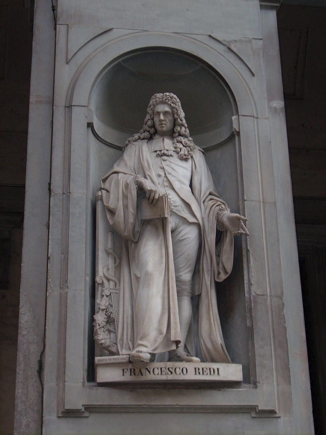 Francesco%20Redi%20s%20monument%2C%20Galleria%20degli%20Uffizi%2C%20Florence%20-%2001.JPG